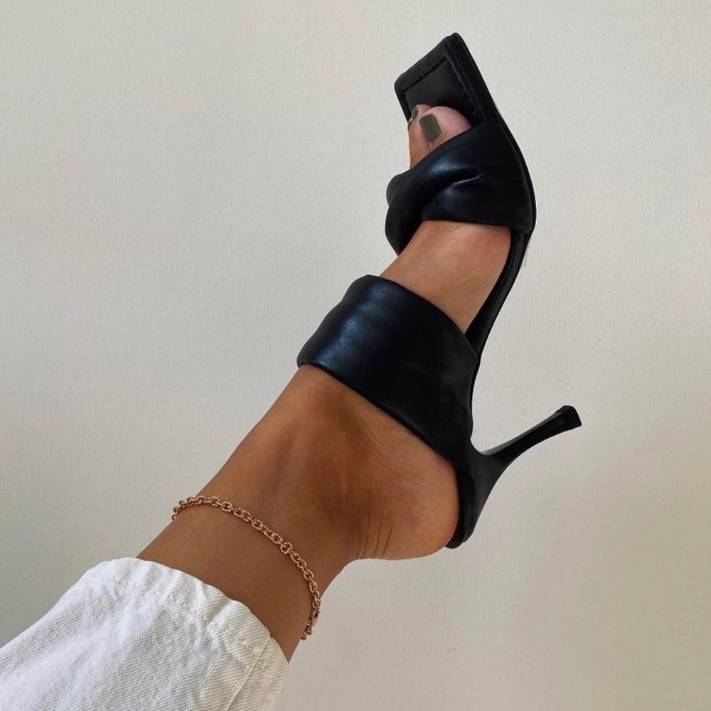 Alohas Black Two Strap Heeled Sandals
